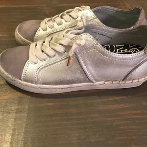 Dolce Vita 6.5 silver/taupe cute shoes
